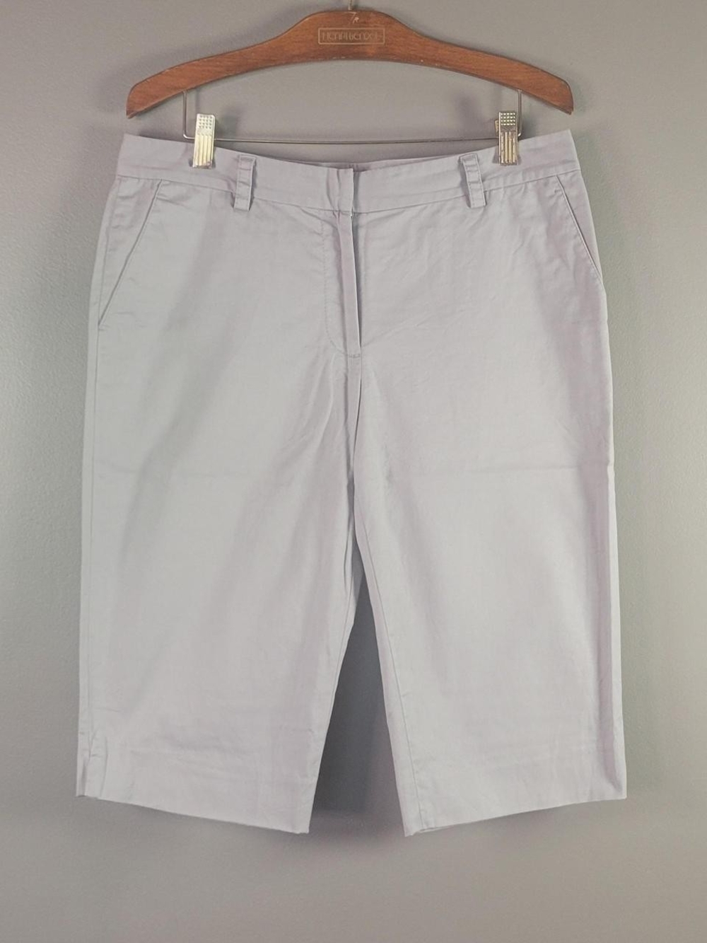 DKNY gray mid rise capri pants
